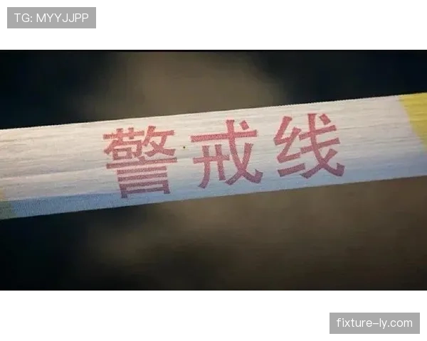 莱万每天凌晨四点喝黑咖啡啃鸡胸肉，老婆说他闻起来像健身房拖把