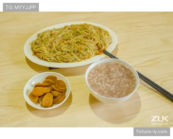 阿尔瓦雷斯随手一晒早餐,桌上名牌比菜还多,普通人看到会懵 阿尔瓦雷斯随手一晒早餐,桌上名牌比菜还多,普通人看到会懵